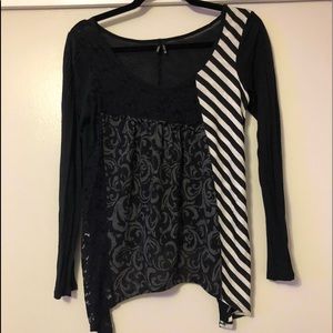 Fun, long sleeve top from Buckle. Size Medium.